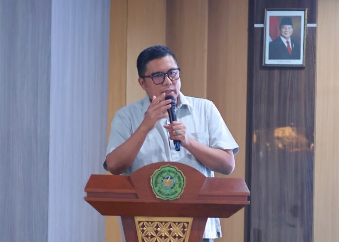 Wakil Ketua DPRD Jawa Tengah, Mohammad Saleh,saat menjadi narasumber dalam kegiatan Latihan Keterampilan Manajemen Mahasiswa bertema Manifesto Nalar Kritis; Kepemimpinan Mahasiswa Berbasis Aswaja dalam Menavigasi Krisis Geopolitik dan Disrupsi Global di Auditorium Fakultas Kedokteran Kampus II Unwahas Semarang, Sabtu (27/6/2026). (Foto : Dok DPRD Jateng)