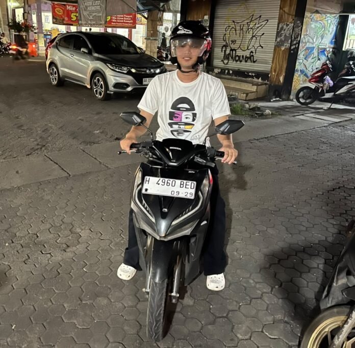 Honda Vario 125 masih menjadi incaran anak muda salah satunya Galang pemuda asal Brangsong Kabupaten Kendal. Foto: Alif)
