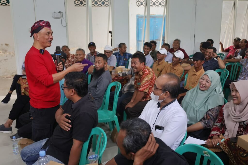 Ketua DPRD Jateng Sumanto menggelar kegiatan Temu Tani bersama ratusan petani di Desa Plosorejo, Kecamatan Matesih, Kabupaten Karanganyar, belum lama ini. (Foto : Dok DPRD Jateng)