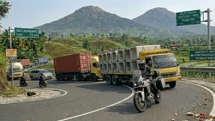 Strategi aman berkendara di Pantura. (Foto : Honda)