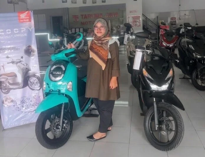 PIC Customer Relationship Management (CRM) Taruna Jaya Motor, Yasinta Ratna Mersari. (Foto : Alif)