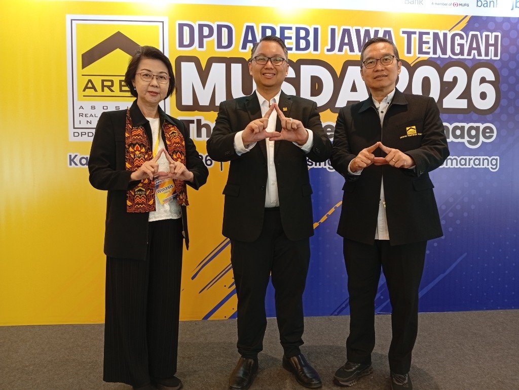 AREBI Dari kiri : Ketua AREBI DPD Jawa Tengah periode 2023–2026, Winasis Murni mendampingi Ketua AREBI DPD Provinsi Jawa Tengah, William Nugraha dan Sekretaris Jenderal AREBI, Sulihin Widjaja dalam MUSDA DPD AREBI Jateng, Kamis (11/06/2026). (Foto : Dok JN)