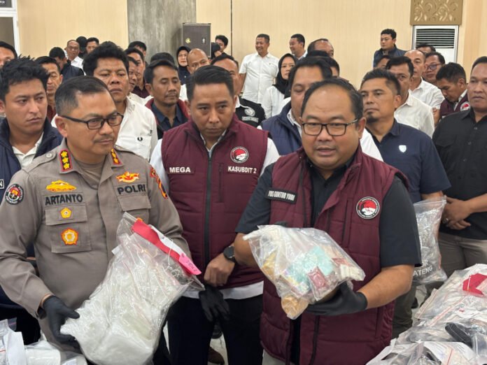 Dirresnarkoba Polda Jateng, Kombes Pol Yos Guntur Yudi Gaurus Susanto saat konferensi pers di Mapolda Jateng, Selasa (30/6/2026).(Foto:Kamal)
