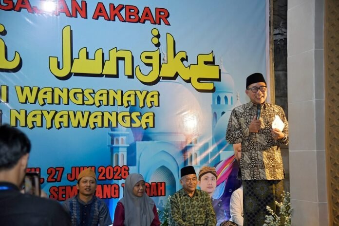 Iswar saat menghadiri Pengajian Akbar Haul sekaligus Peresmian Makam Kiai Jungke di Kota Semarang