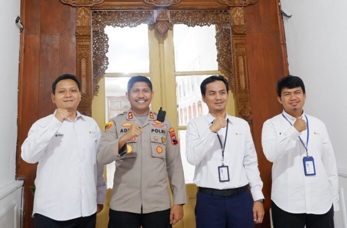 Jajaran pimpinan PLN UP3 Salatiga berfoto bersama Polres Salatiga