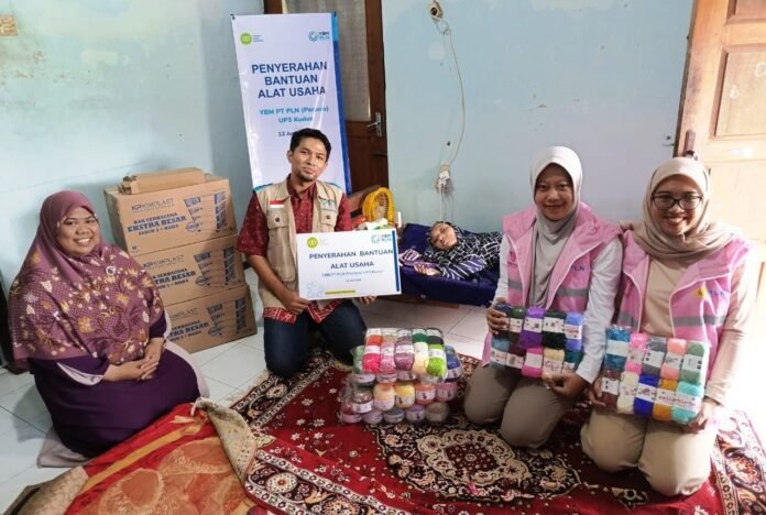YBM PLN UP3 Kudus, IZI Jateng dan Penerima Bantuan Manfaat di Kudus