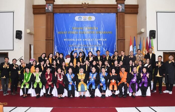 STIKes Elisabeth Semarang wisuda