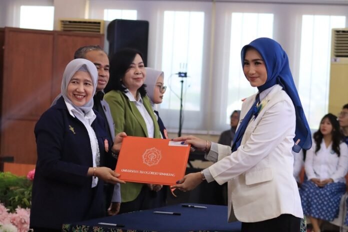 Angkat Sumpah Universitas Telogorejo Semarang