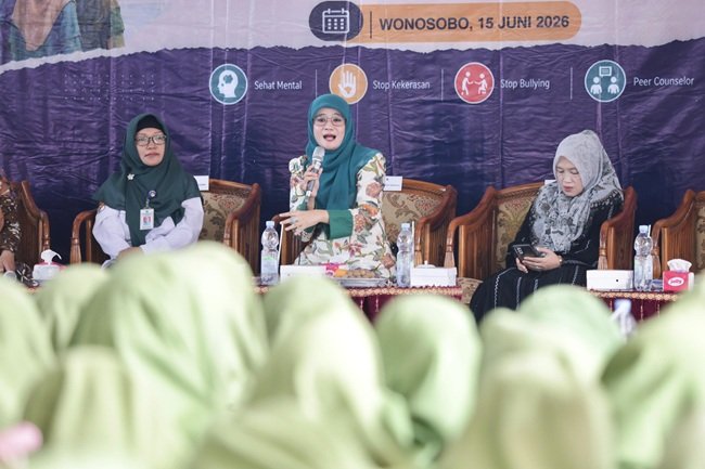nawal arafah yasin Ketua Badan Kerja Sama Organisasi Wanita (BKOW) Provinsi Jawa Tengah, Nawal Arafah Yasin ketika di acara Pesantren Ramah Perempuan dan Anak (Penak) di Pondok Pesantren Al Mubarok, Kabupaten Wonosobo