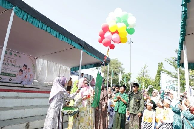 Bunda PAUD Jateng Nawal Arafah Yasin ketika di acara Gebyar Generasi Nahdliyin di Kendal Bunda PAUD Jateng Nawal Arafah Yasin ketika di acara Gebyar Generasi Nahdliyin di Kendal