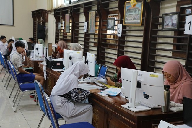 Pelaksanaan SPMB di salah satu sekolah di Semarang Pelaksanaan SPMB di salah satu sekolah di Semarang