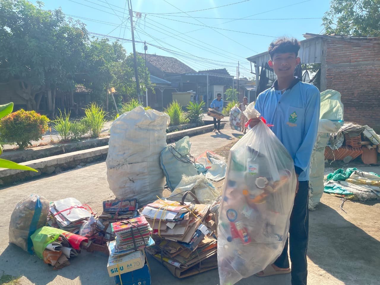 Pemilah sampah kkn uin ws pemilahan sampah