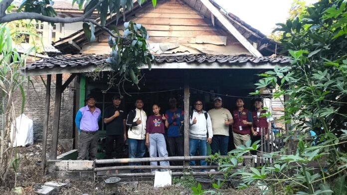 KKN UIN WS dampingi bedah rumah