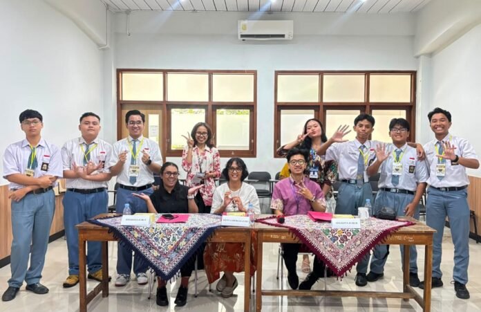 Debat siswa di Gedung Albertus, Kampus 1 SCU Bendan