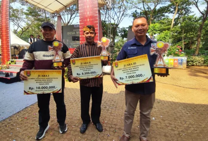 Foto bersama pemenang lomba kategori video dan administrasi di Festival Desa Wisata Kota Semarang 2026
