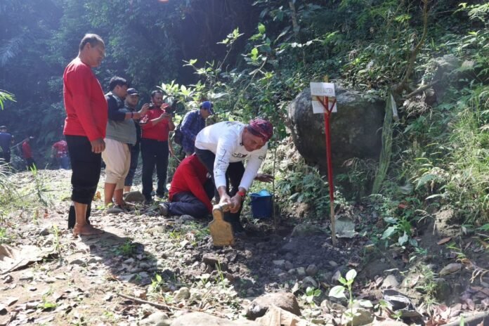 Ketua DPRD Jateng Sumanto menggelar aksi menanam pohon bertajuk 
