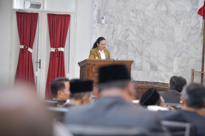 Wali Kota Semarang, Agustina Wilujeng menyampaikan Rancangan Peraturan Daerah (Raperda) tentang Pertanggungjawaban Pelaksanaan APBD Kota Semarang Tahun Anggaran 2025 dalam Rapat Paripurna DPRD Kota Semarang, Senin (6/7).