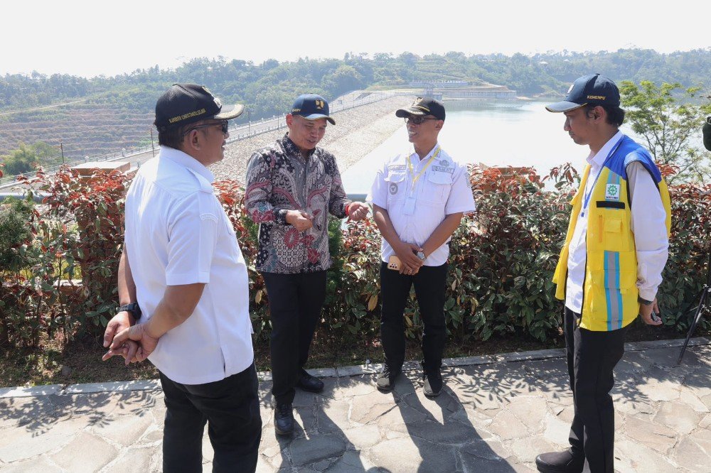 Ketua DPRD Jateng Sumanto yang hadir langsung dalam acara peresmian pembangunan Bendungan Jlantah di Kecamatan Jatiyoso, Kabupaten Karanganyar. (Foto : Dok DPRD Jateng)