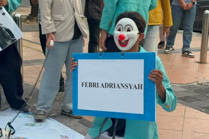 Demo mahasiswa di depan Kantor Kejaksaan Tinggi (Kejati) Jateng, Selasa (14/7/2026). (Foto:Kamal)