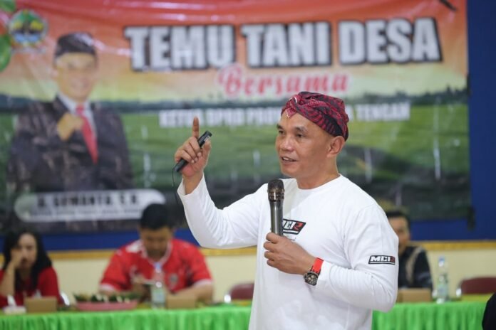 Ketua DPRD Jateng, Sumanto dalam dialog interaktif acara Temu Tani yang berlangsung di Desa Ngadirejo, Kecamatan Mojogedang, Kabupaten Karanganyar, belum lama ini. (Foto : Dok DPRD Jateng)