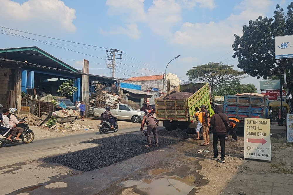 Pemkot semarang Pemerintah Kota Semarang melalui Dinas Pekerjaan Umum (DPU) mempercepat penanganan kerusakan Jalan Kalipancur dan Jalan Abdulrahman Saleh