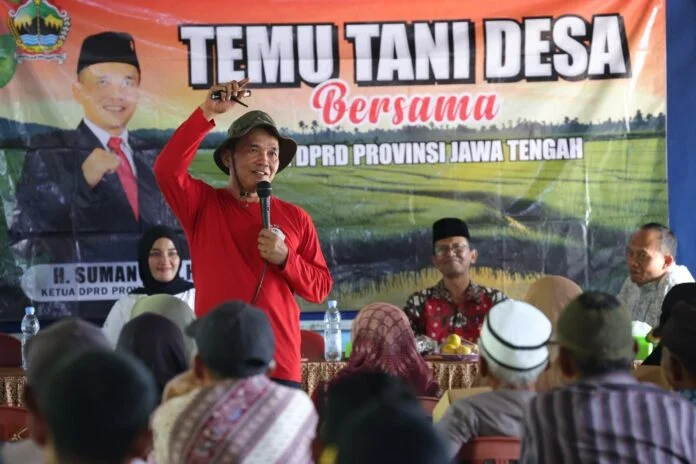 Ketua DPRD Jateng Sumanto dalam Temu Tani di Desa Paseban, belum lama ini. (Foto : Dok DPRD Jateng)
