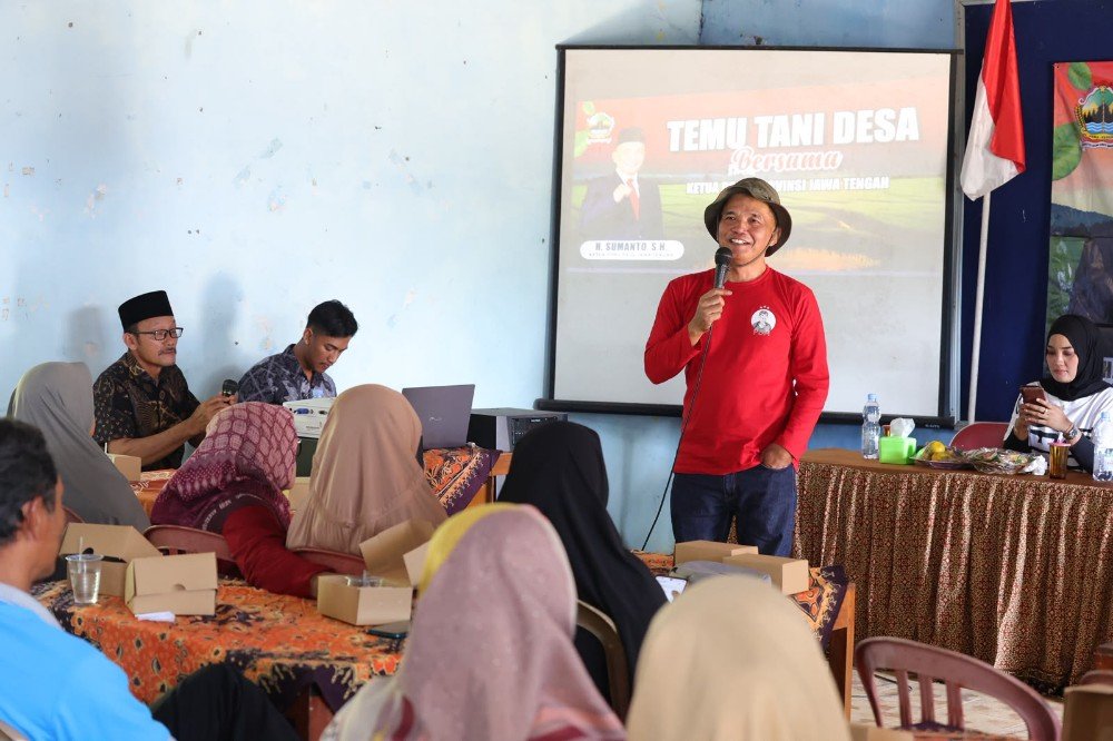 Ketua DPRD Jateng Sumanto dalam Temu Tani di Desa Paseban, belum lama ini. (Foto : Dok DPRD Jateng)