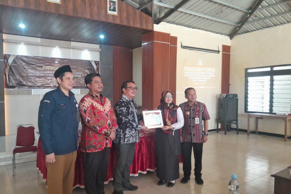 UIN Walisongo Wakil Dekan III Fakultas Dakwah dan Komunikasi (FDK) UIN Walisongo Semarang, Siti Prihatiningtyas, saat menjadi narasumber dalam kegiatan Pendidikan Pemilih yang digelar Komisi Pemilihan Umum (KPU) Kota Semarang. (Foto : Dok UIN Walisongo)