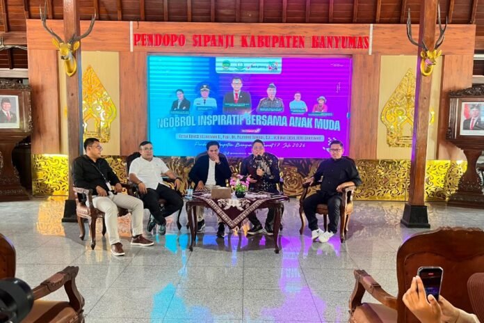 Sesi diskusi bersama dalam acara 'Ngobrol Inspiratif Bersama Anak Muda' yang diikuti oleh perwakilan mahasiswa dan organisasi kepemudaan di Pendopo Sipanji Kabupaten Banyumas. (Foto : Dok Bank Jateng)