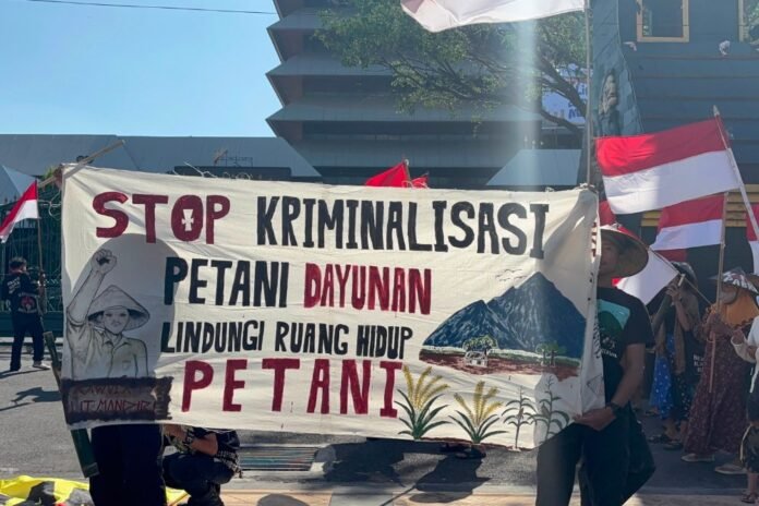 Aksi Jateng Guyub di depan Kantor Gubernur Jawa Tengah, Jumat (24/7/2026). (Foto: Kamal)