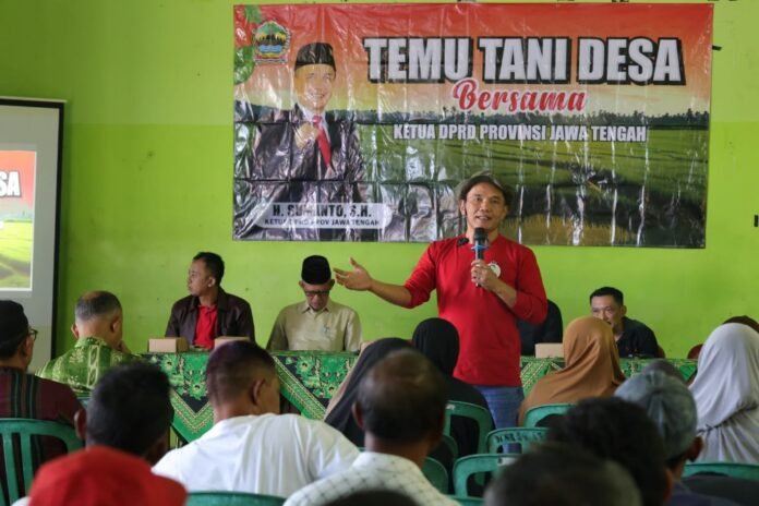 Ketua DPRD Jateng Sumanto saat menggelar Temu Tani bersama para petani di Desa Puntukrejo, Kecamatan Ngargoyoso, Kabupaten Karanganyar, belum lama ini. (Foto : Dok DPRD)