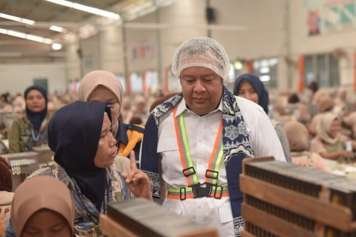 Wakil Ketua Komisi XI DPR RI, Mohammad Hekal saat mengunjungi salah satu industri tembakau di Kabupaten Tegal, Jawa Tengah pada Rabu 29 Juli 2026. (Foto : Dokumen)
