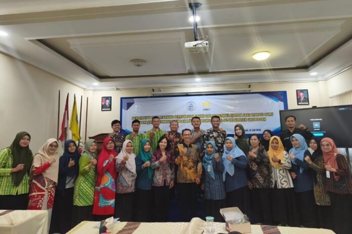 Tim Pengabdian dari Universitas Negeri Semarang (UNNES) menyelenggarakan pelatihan intensif bagi guru-guru yang tergabung dalam Musyawarah Guru Mata Pelajaran (MGMP) Manajemen Perkantoran dan Layanan Bisnis (MPLB) Kabupaten Grobogan, Selasa, 21 Juli 2026.
