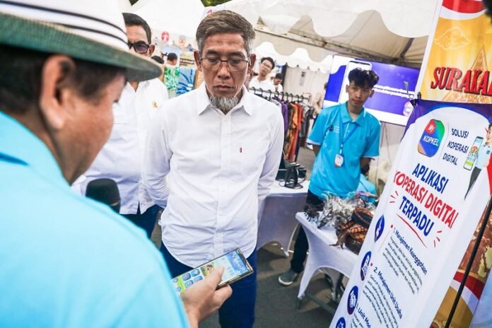 Gelar Produk Koperasi dan UMKM pada rangkaian Peringatan Hari Koperasi ke-79 Tingkat Provinsi Jawa Tengah di Stadion Manahan, Surakarta