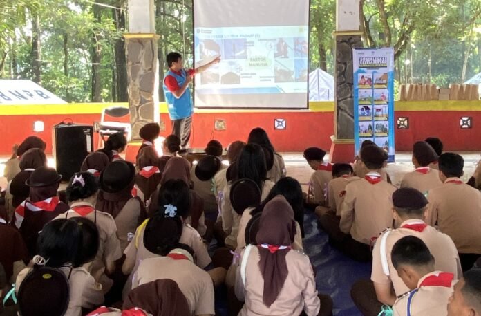 Para siswa saat mengikuti sosialisasi Persamita di Bumi Perkemahan Senjoyo, Tegalwaton, Kabupaten Semarang