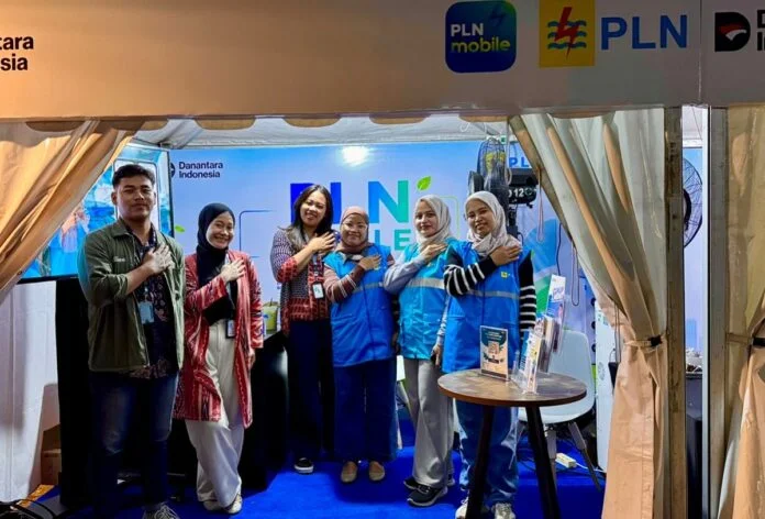 Petugas layanan PLN UP3 Semarang saat berkontribusi di penyelenggaraan Jateng Fair 2026