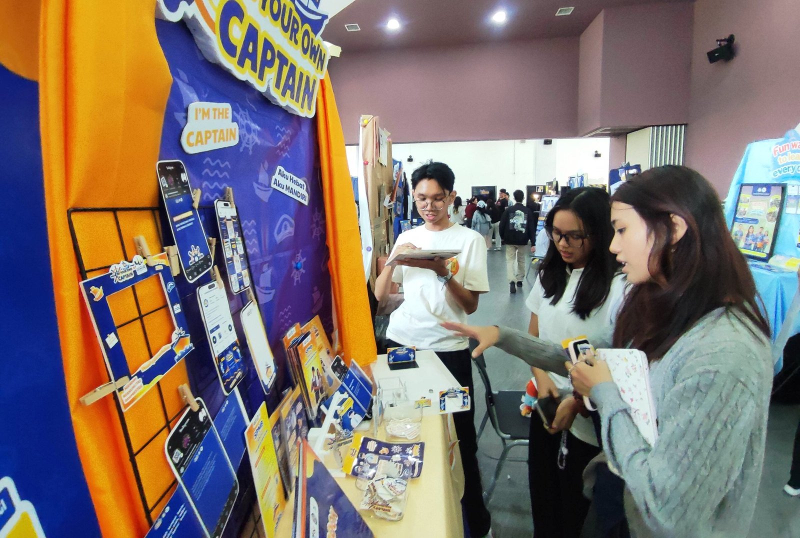 Pameran DKV SCU Pameran studio mahasiswa Program Studi Desain Komunikasi Visual (DKV) SCU di Kampus BSB Semarang, Jumat (10/7/2026).