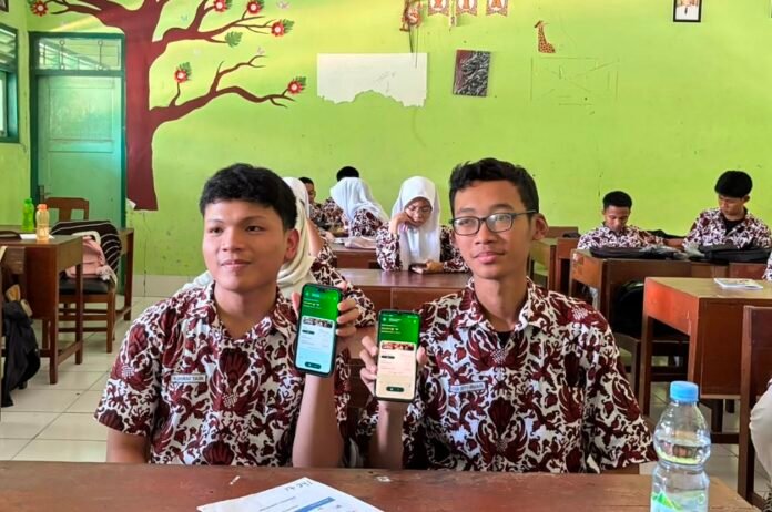 Edukasi keuangan bagi pelajar di SMA Negeri 1 Pajangan, Kabupaten Bantul.