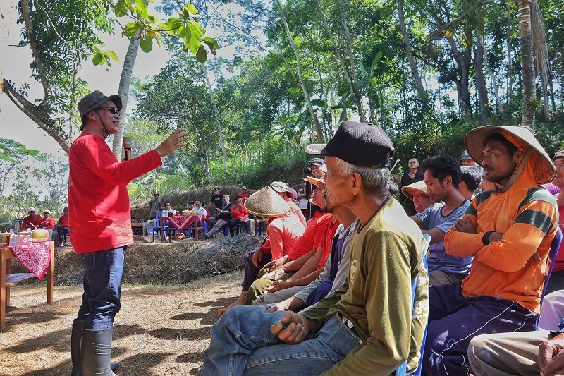 Sumanto DPRD Jateng Sumanto saat menghadiri kegiatan penanaman pohon bertajuk Jogo Kali Merawat Bumi di Desa Bakalan, Kecamatan Jumapolo, Kabupaten Karanganyar