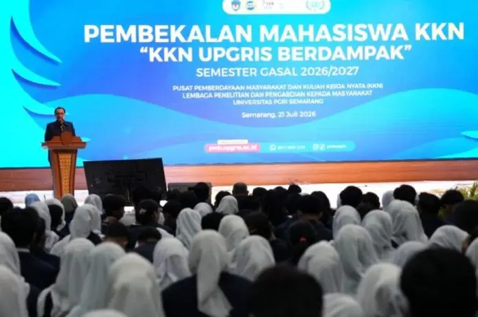 Rektor UPGRIS Dr. Sapto Budoyo saat memberikan sambutan dalam acara pembekalan KKN UPGRIS