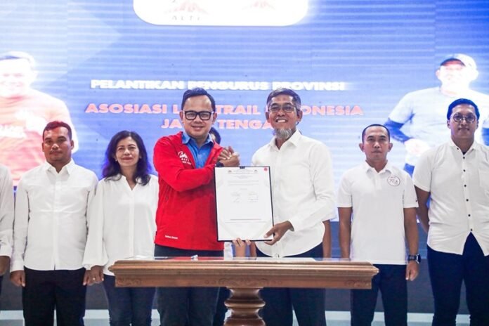 Sekda Jateng Sumarno ketika dilantik menjadi Ketua ALTI Jateng