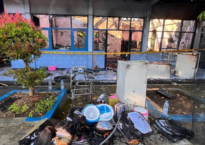 Ruang TU SMP Negeri 2 Karangpandan terbakar Rabu (1/7/2026).