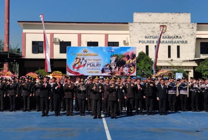 Kapolres Karanganyar AKBP Arman Sahti bersama seluruh jajaran usai upacara HUT ke 80 Bhayangkara. (Foto: Iwan).