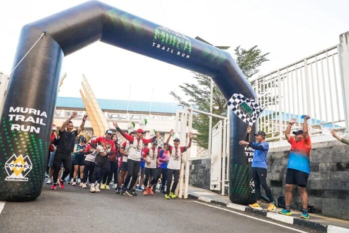 Sekda Jateng Sumarno ketika membuka Road to Muria Trail Run di Stadion Jatidiri Semarang (Foto:ist)