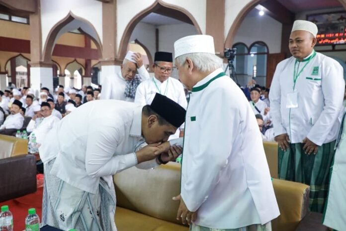 Wakil Gubernur Jateng Taj Yasin Maimoen ketika di acara Manaqib Qubra di Pondok Pesantren Al Ihya Ulumaddin, Kesugihan, Kabupaten Cilacap, Sabtu (4/7/2026). (Foto:ist)