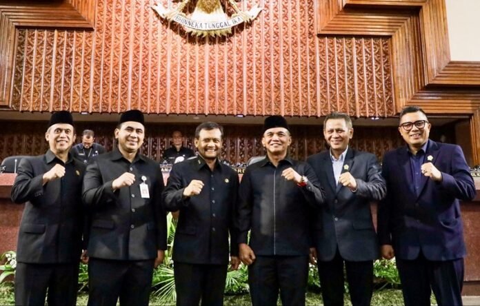 Gubernur Jateng Ahmad Luthfi ketika rapat paripurna persetujuan Peraturan Daerah (Perda) Pertanggungjawaban APBD Tahun Anggaran 2025 bersama DPRD Jawa Tengah di Gedung Berlian, Semarang, Rabu (8/7/2026).(Foto:ist)