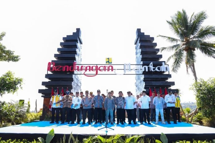 Sekda Jateng Sumarno ketika resmikan Bendungan Jlantah Desa Tlobo Jatiyoso Karanganyar (Foto:ist)