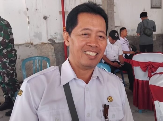 Kepala Bidang Administrasi Pemerintahan Desa Dispermades Karanganyar, Anung Darmawan (Foto:Iwan)