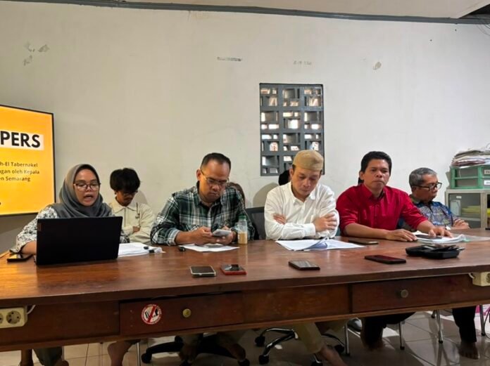 Konferensi pers polemik Gereja Beth E Tabernakel Jemaat Kristus Alfa Omega (GBT KAO) Leyangan di kantor LBH Semarang, Rabu (15/7/2026).(Foto:Kamal)