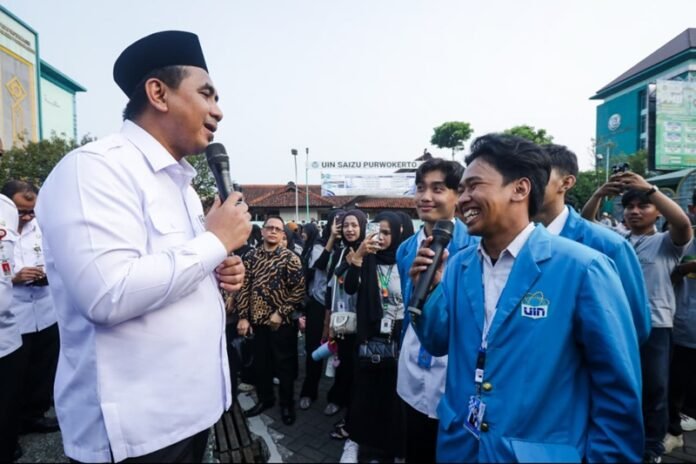 Wakil Gubernur Jateng Taj Yasin Maimoen ketika melepas KKN UIN Prof KH Saifuddin Zuhri Purwokerto (Foto:ist)